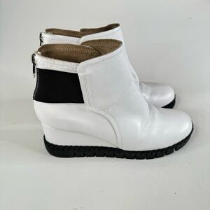 J.Renee Nagetta Pure White Leather Wedge Heel Ankle Booties Size 7.5